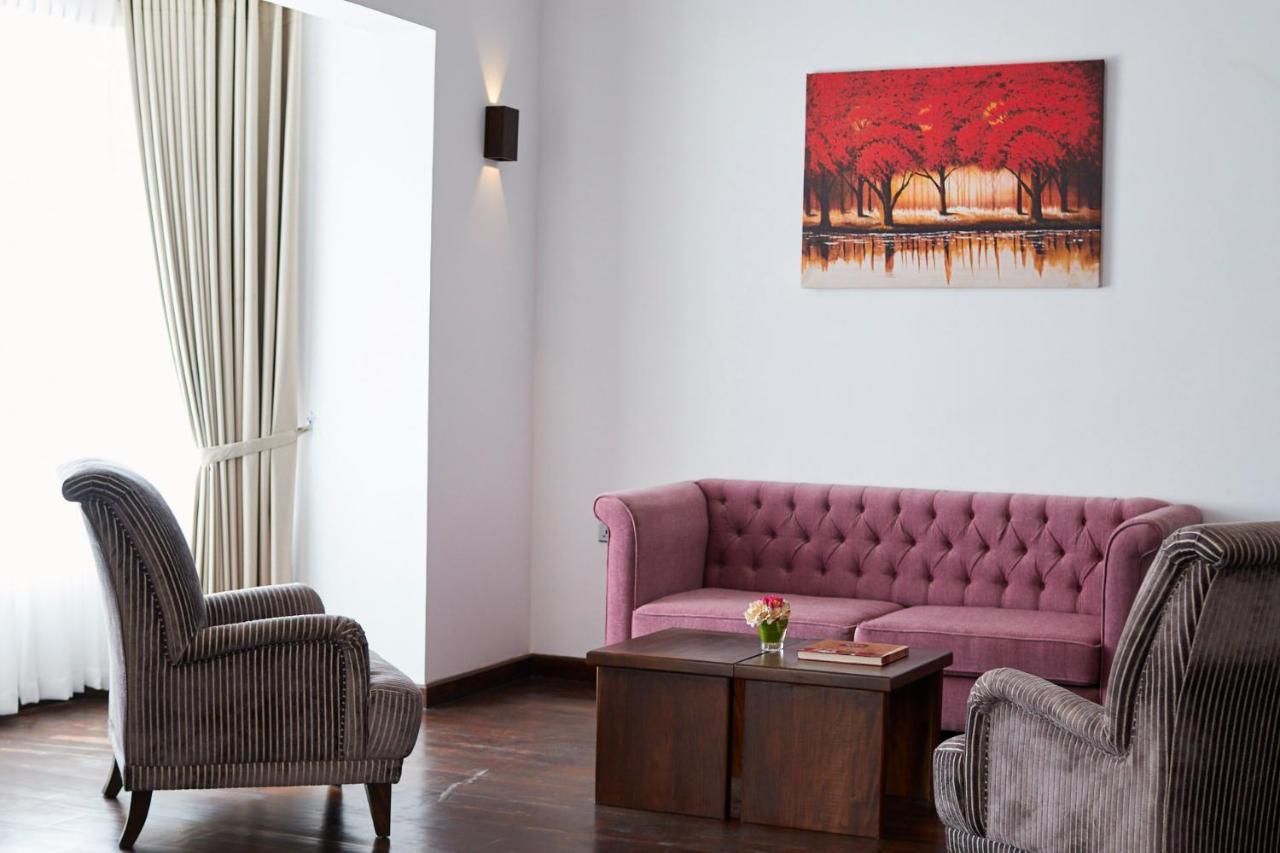 נוארה אליה Galway Heights Hotel מראה חיצוני תמונה